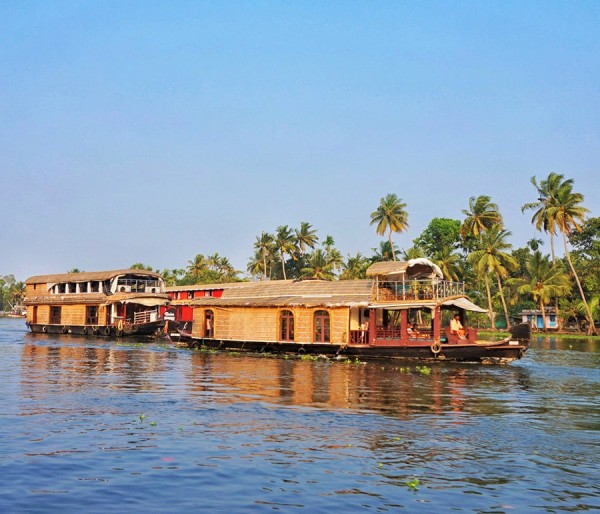 Alleppey Houseboat | Athirapilly Vazhachal | Munnar | Thekkady